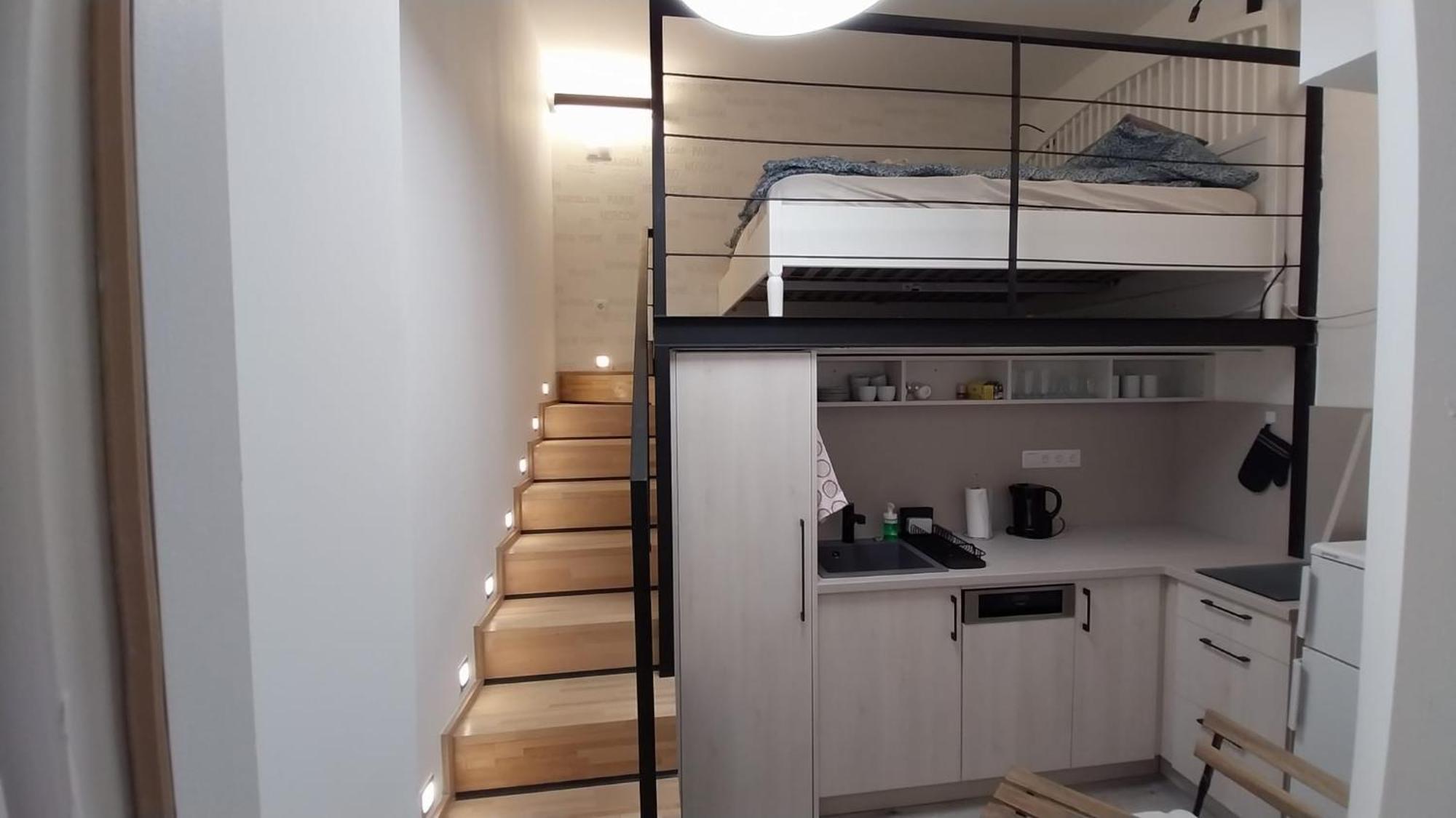 Szekely Near Deak Ferenc Square With Free Parking In Garage Apartament