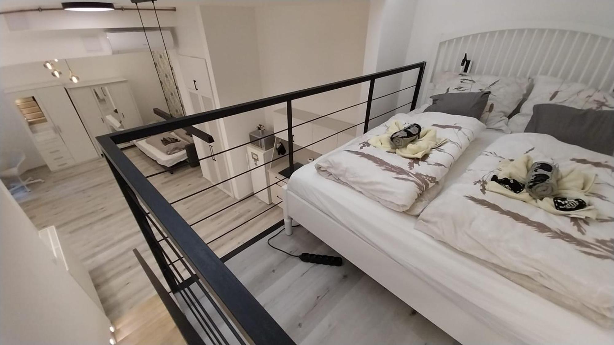 Szekely Near Deak Ferenc Square With Free Parking In Garage Apartament *