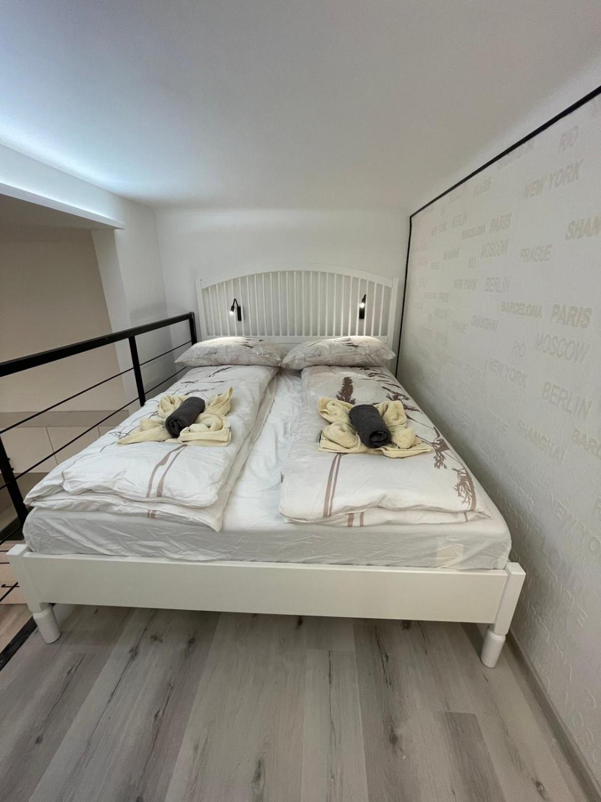 Szekely Near Deak Ferenc Square With Free Parking In Garage Budapeszt
